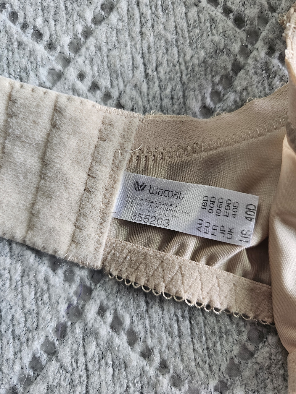 Wacoal Nude and Black Lace Trim Underwire Bras - Picture 11 of 11